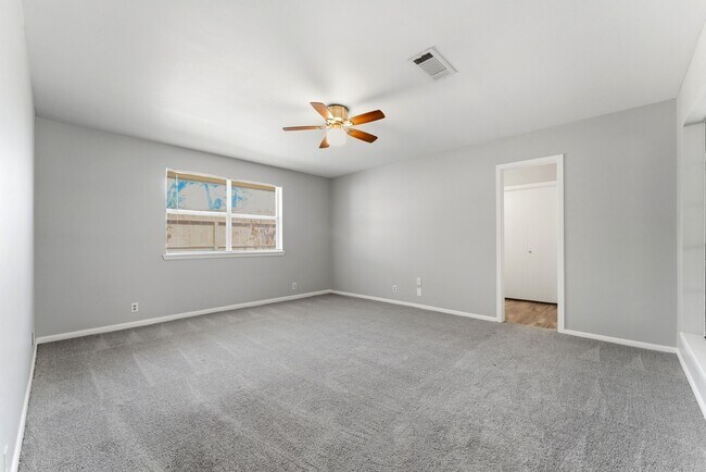 Building Photo - 18 Panorama Dr