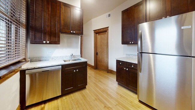 Building Photo - Fantastic three bedroom, one bath in the heart of Wrigleyville Available July 1, 2026