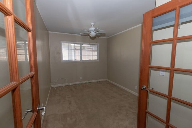 Building Photo - East Side Costa Mesa - 2Bed + Bonus Room