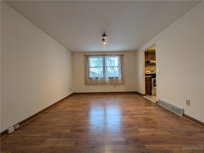 Building Photo - 270 Selkirk Dr