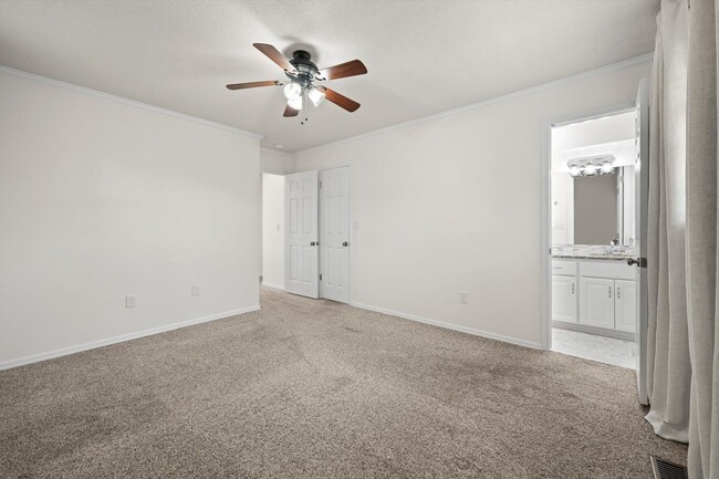 Building Photo - Updated Edmond 3BR Home – Walk to Orvis Risner Elementary – Easy OKC Commute