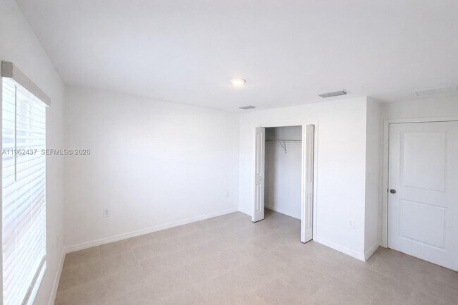 Building Photo - 17240 Cantu Ct