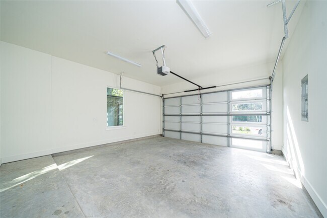 Building Photo - 2427 Parker Rd