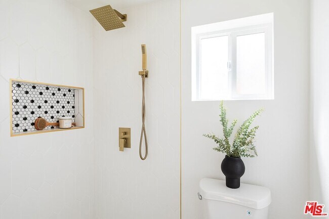 Building Photo - 784 Elmira St