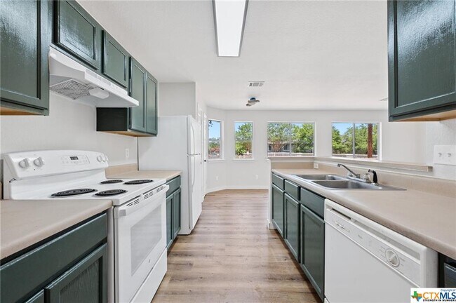 Building Photo - 107 Cedargrove