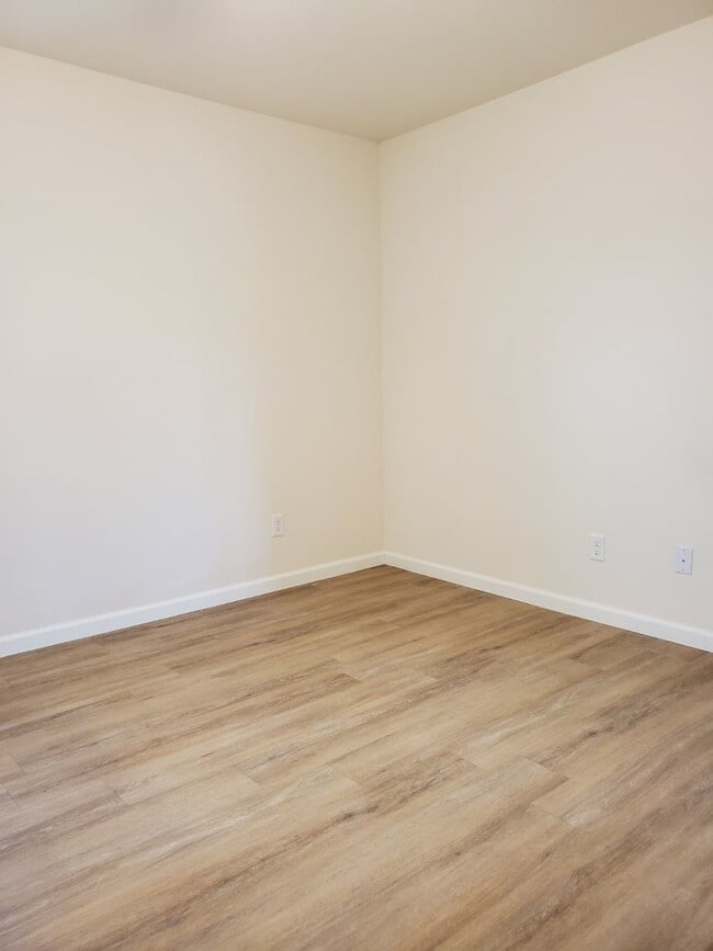 Building Photo - 1 bed, 1 bath Apartment