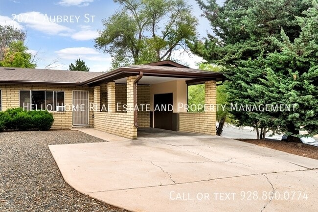 Primary Photo - 207 E Aubrey St