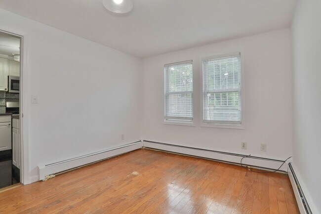Building Photo - 509 7th St