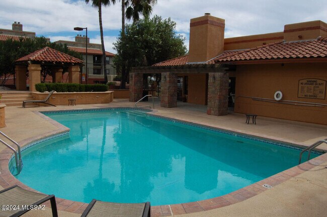 Building Photo - 6651 N Campbell Ave