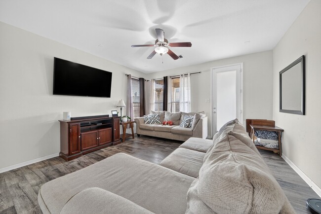 Building Photo - 6407 Bayliss Valley Ln