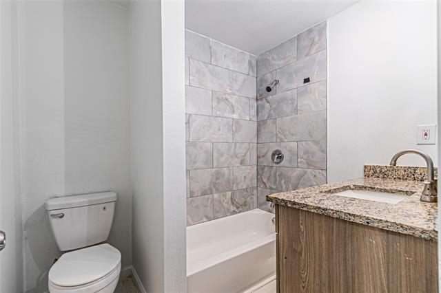 Building Photo - 605 Lloyd