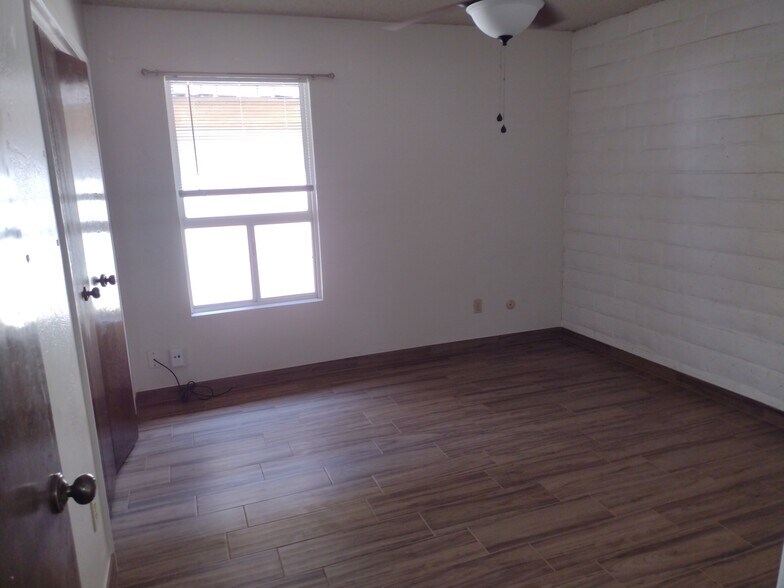 Building Photo - 742 Theta Cir