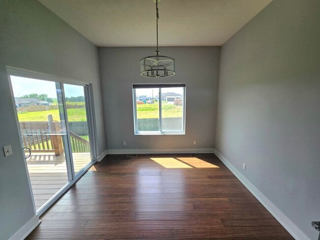 Building Photo - 5 Bedroom/3Bath Single Family Home