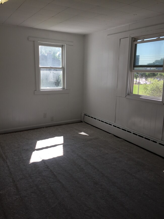 Bedroom 2 - View 2 - 340 Oakhill Ave