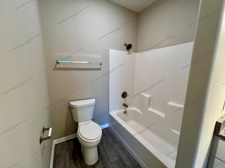 Building Photo - 9809 Mylea Cir