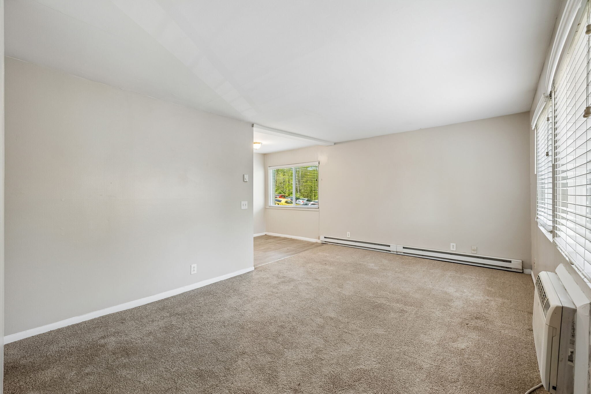 Building Photo - 550 Harding Plz