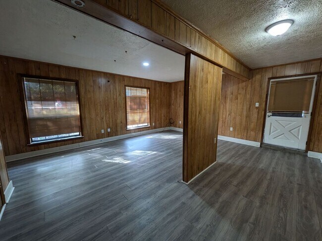 Building Photo - 6350 Arrowhead Dr