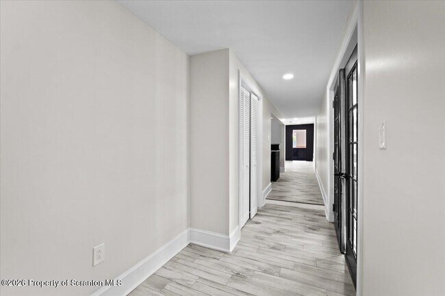 Building Photo - 523 Meyer St