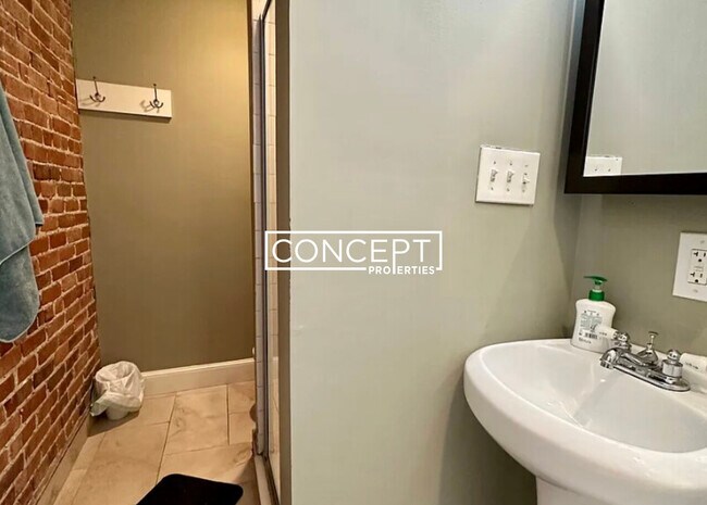 Building Photo - 149 Highland St