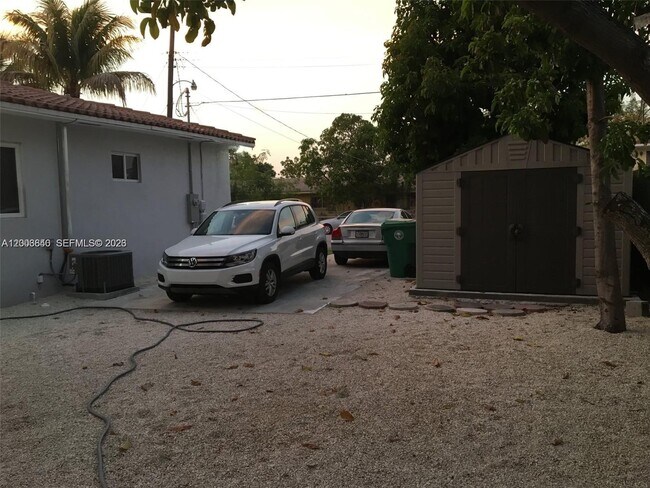 Building Photo - 1380 SW 11th St