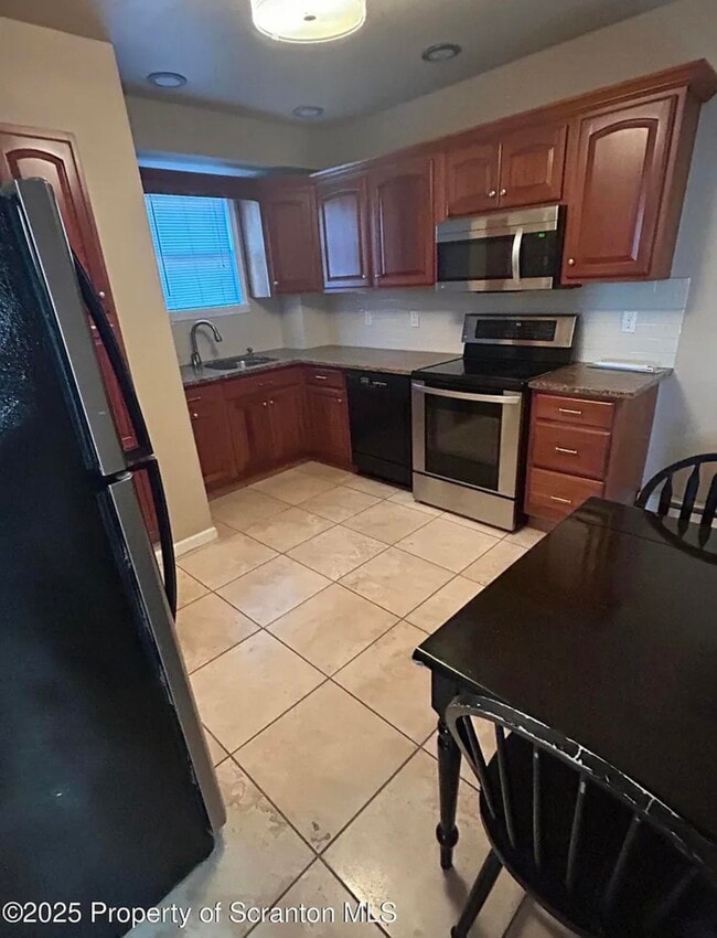 Building Photo - 30 Belmont St