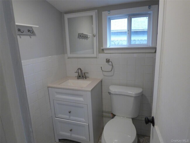 Building Photo - 9 Fredericks Rd