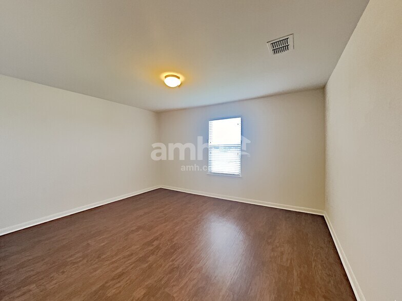 Building Photo - 12882 Cedarcreek Trail
