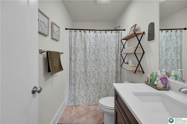 Building Photo - 221 Craig Ave