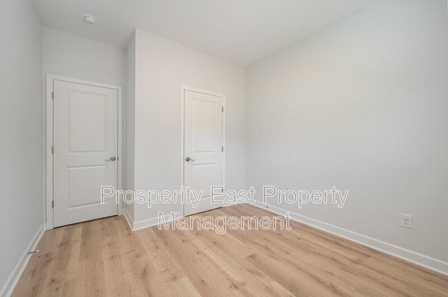 Building Photo - 605 Queens Rd