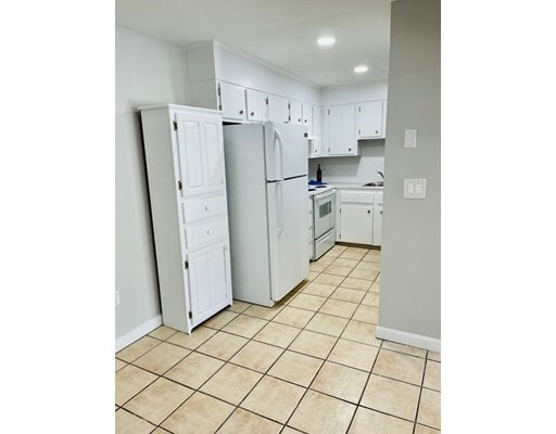 Building Photo - 451 School St