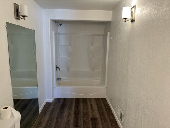 Building Photo - South Ogden town home