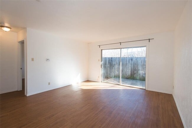 Building Photo - 9007 Little Walnut Pkwy