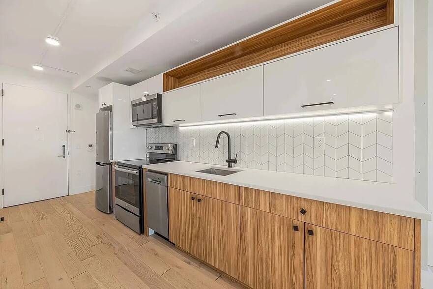 Building Photo - 60 W 125th St