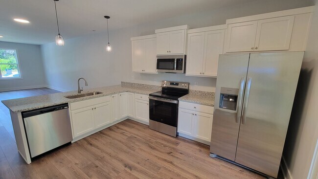 Building Photo - AUGUST RENT SPECIAL!  Brand New 3 Bed, 2 Bath Duplex Available Near Downtown Greenville