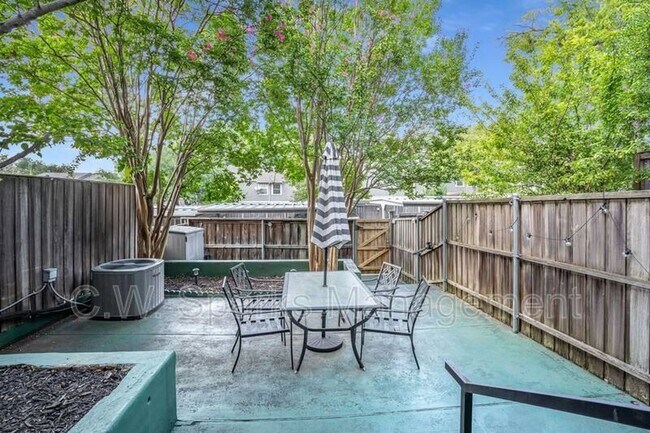 Building Photo - 7615 Woodthrush Dr