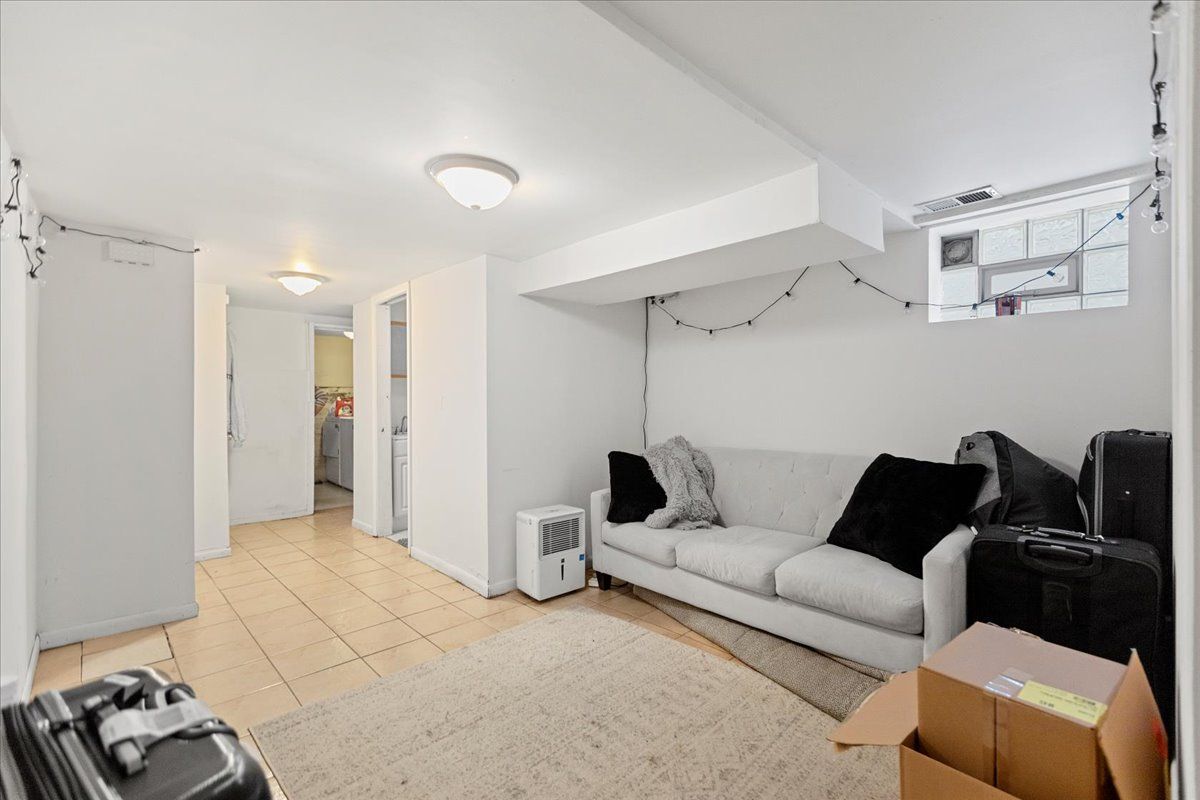 Building Photo - 1117 Foster St