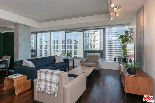 Building Photo - 1155 S Grand Ave