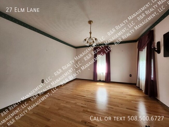 Building Photo - 27 Elm Ln