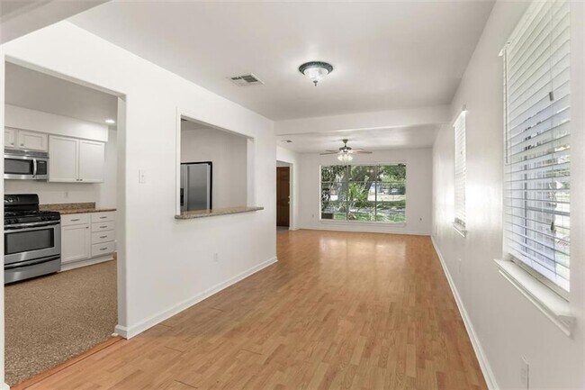 Building Photo - 6151 Charlotte Dr