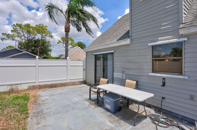 Building Photo - 6052 Lace Wood Cir