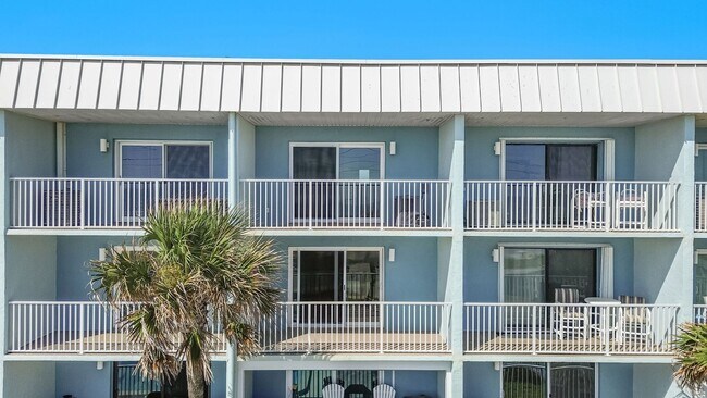 Building Photo - Oceanfront 2 Bedroom Condo with Stunning Views