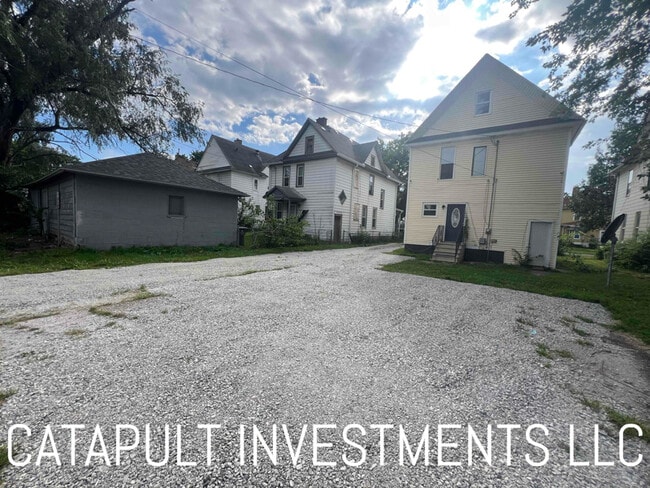 Building Photo - 1209-14 1/2 14 1/2 St