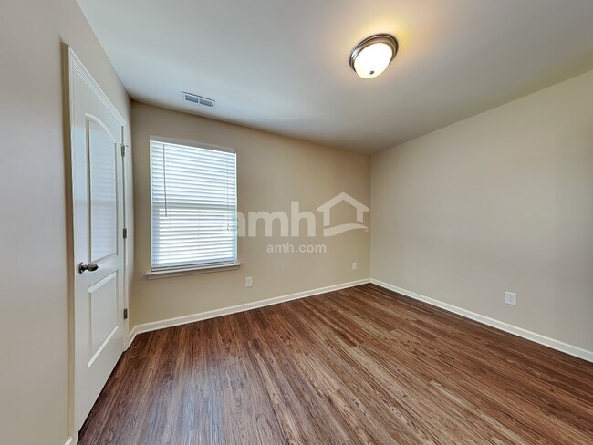 Building Photo - 105 Habersham Ct