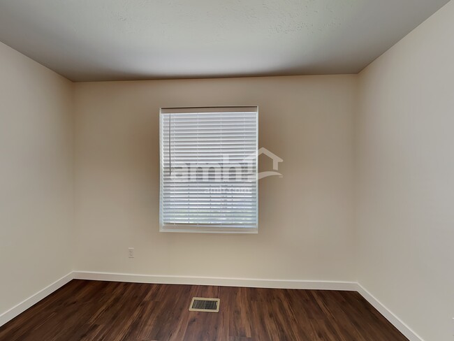 Building Photo - 9963 W Rustica St