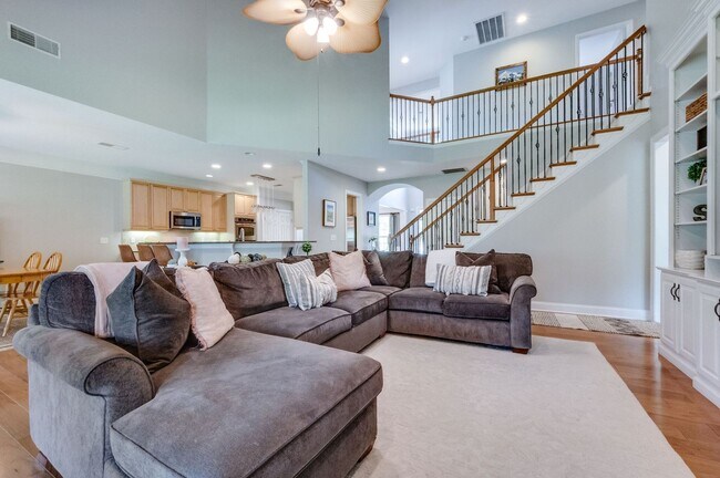 Building Photo - 4 Bedroom, 3.5 Bathroom Executive Home with Fenced Yard and 3 Car Garage.