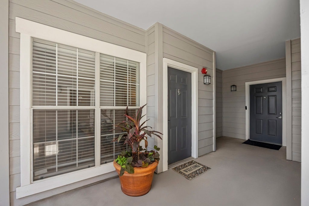 Building Photo - 12345 Lamplight Village Ave