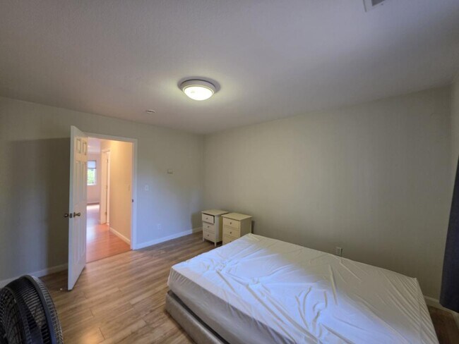Building Photo - 2455 Fallingtree Dr