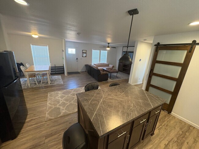 Building Photo - Country living on 4.4 acres 3 bedrooms and...