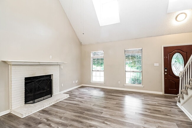 Building Photo - 9000 Oren Thompson Rd