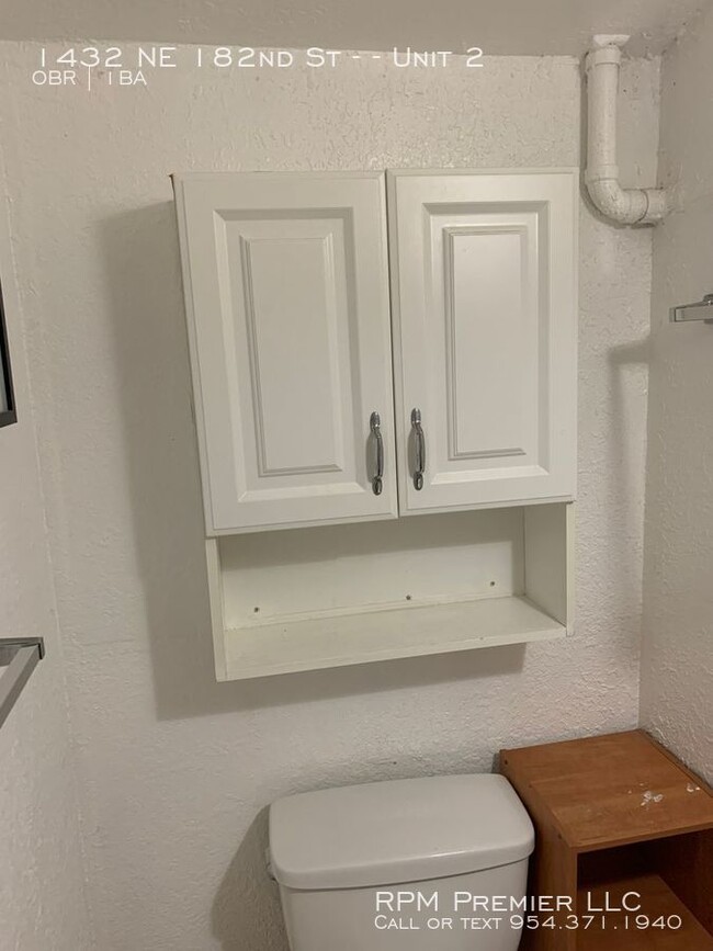 Building Photo - Efficiency in North Miami Beach